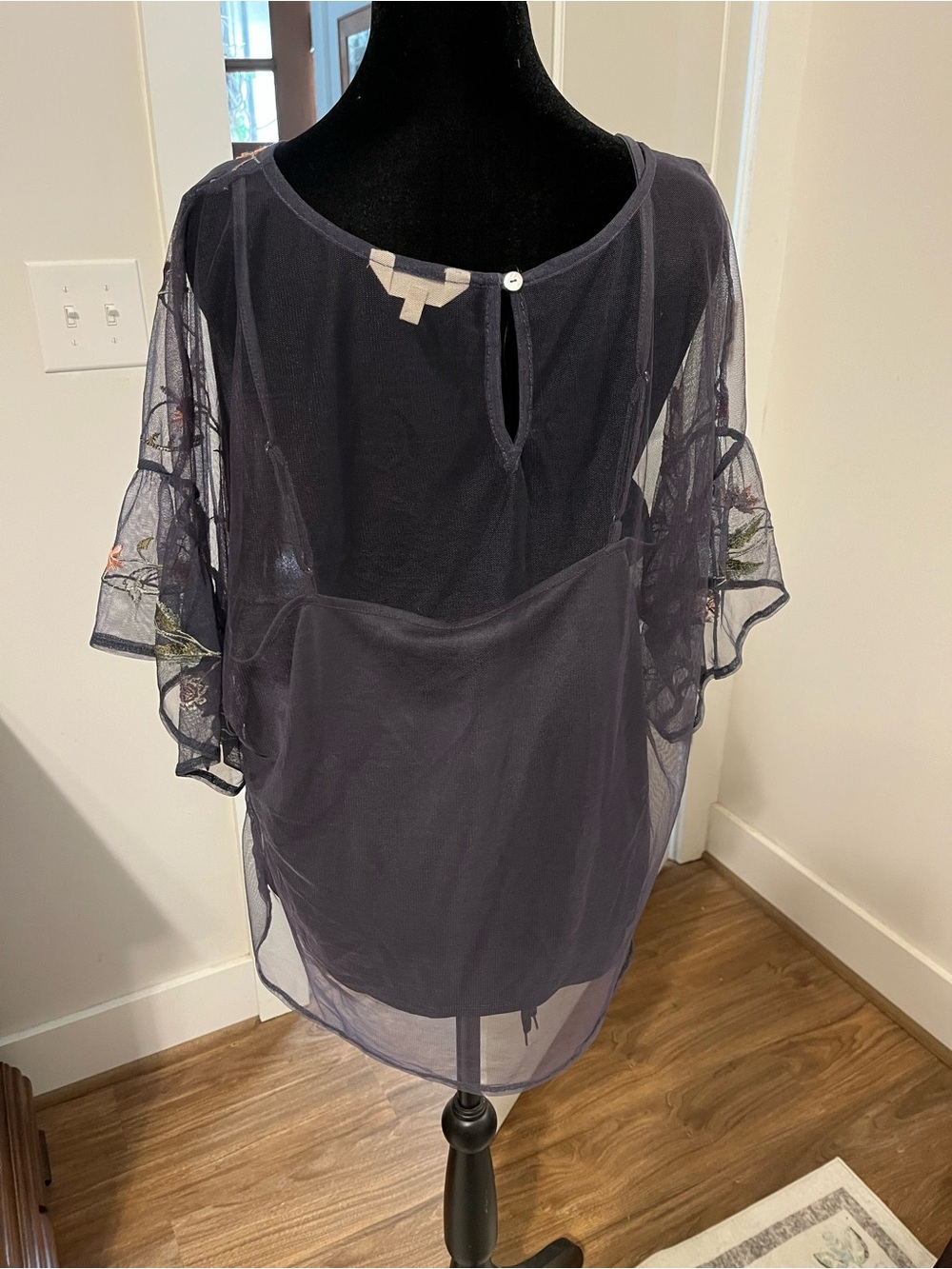 Lucky Brand Sheer Embroidered Gray Floral Overlay Top Size XL - Picture 3 of 16